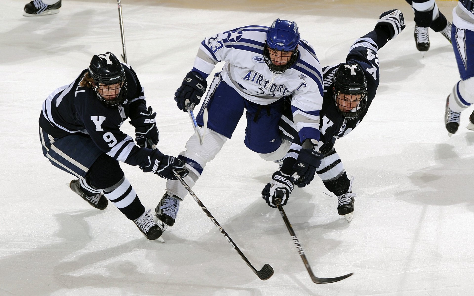 爱游戏-篮球公益慈善赛点燃城市激情，推动青少年体育发展，篮球公益活动宣传